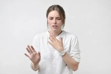 为什么喉咙痛喝盐水就好了 感冒喉咙痛怎么护理