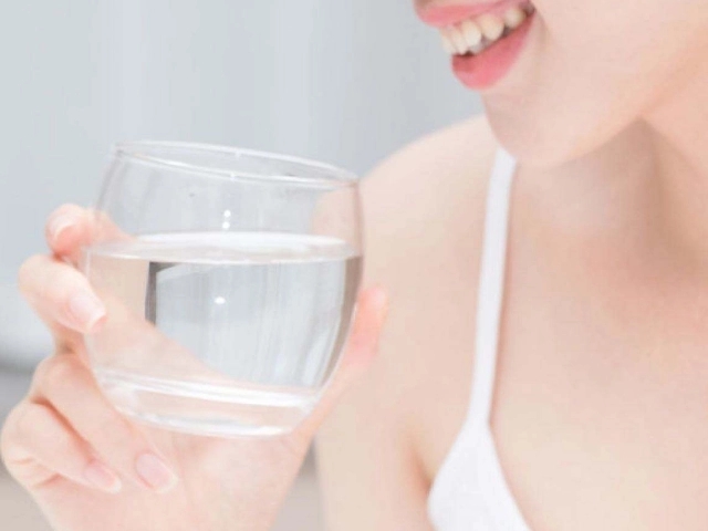 性爱前喝杯水有利优质性生活真的吗？同房前喝热水的作用是什么