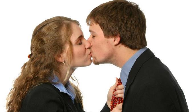 男生喜欢什么样的吻？盘点男人最喜欢的7种接吻方式