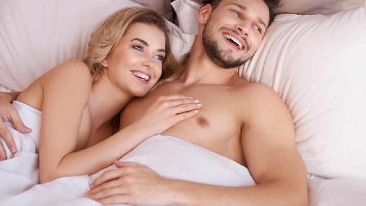 夫妻间有哪些健康的睡姿？3种双人健康睡眠姿势