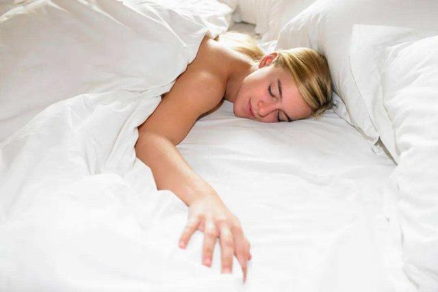 细数女性裸睡的好处 不仅减肥还治疗失眠