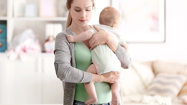 母乳喂养的宝宝积食，要小心是这些症状