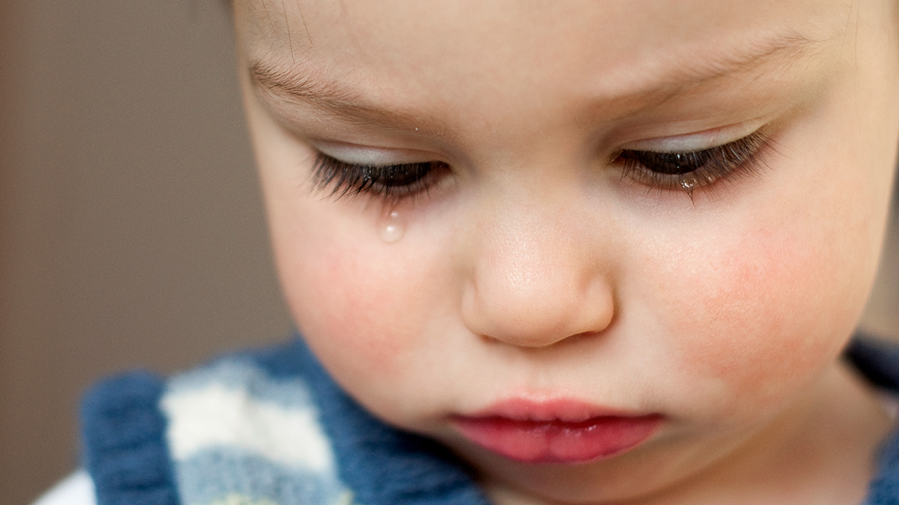 儿童分离焦虑症的症状表现是什么？孩子这些表现或是分离焦虑症