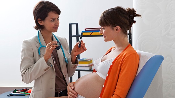 孕妇临产的征兆有哪些？孕妇生育过程可以分为哪些阶段