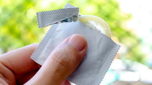 男用避孕套怎么正确使用 男用避孕套的使用注意事项是什么