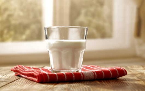喝哪种牛奶容易长高 晚饭后如何喝牛奶更有效