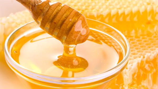 蜂蜜包含哪些营养物质？蜂蜜对肠胃功能有调节作用吗
